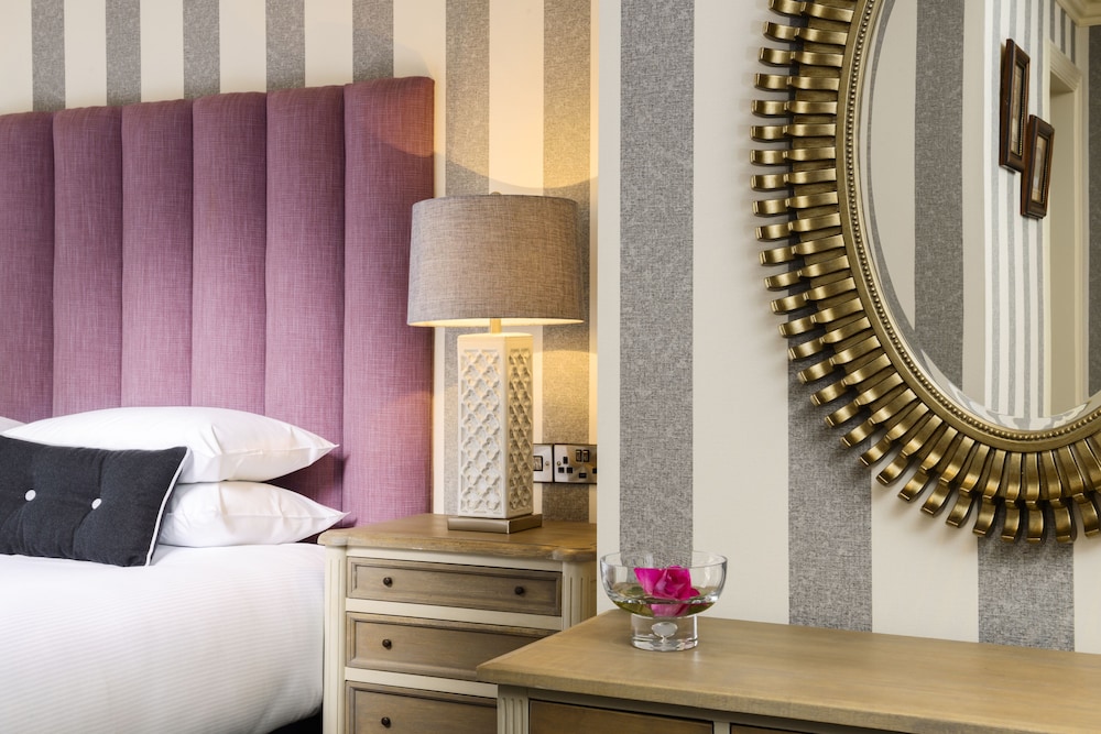 The Victoria Killarney 22/70