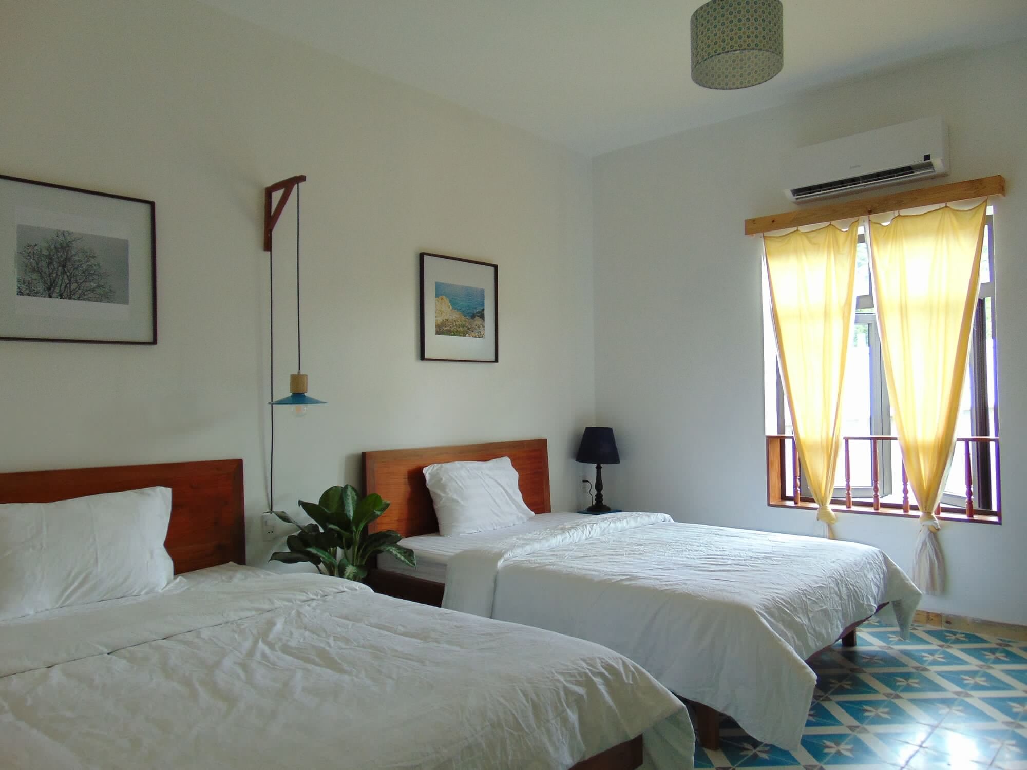 Standard, Triple, Queen Bed