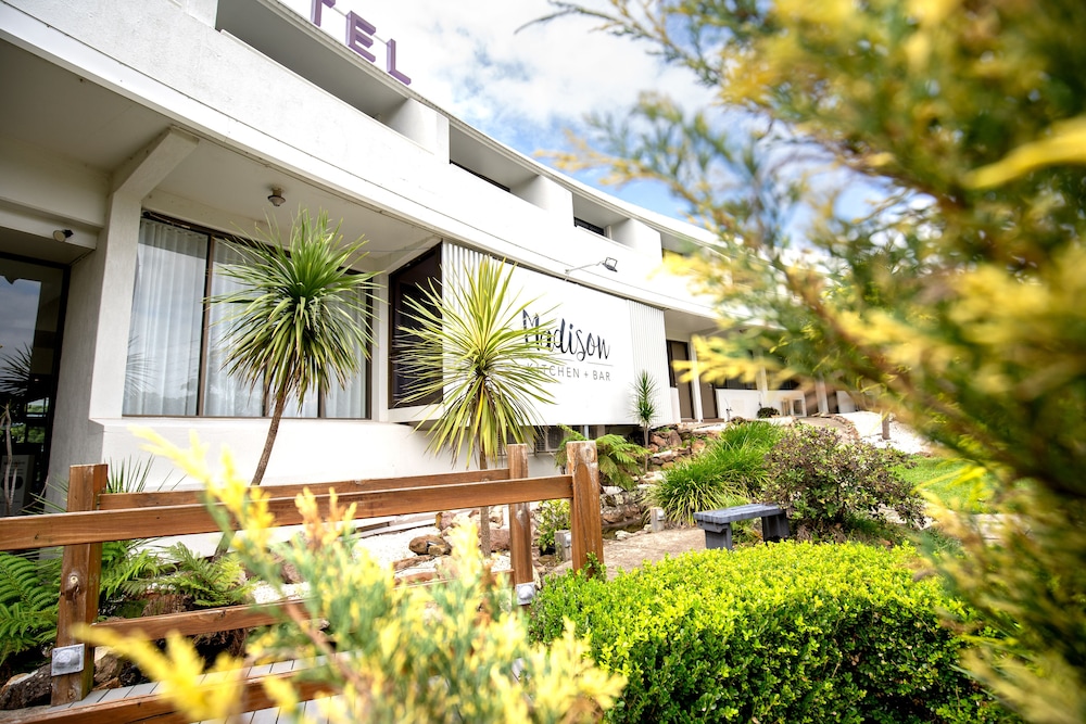 MERCURE CHARLESTOWN in CHARLESTOWN
