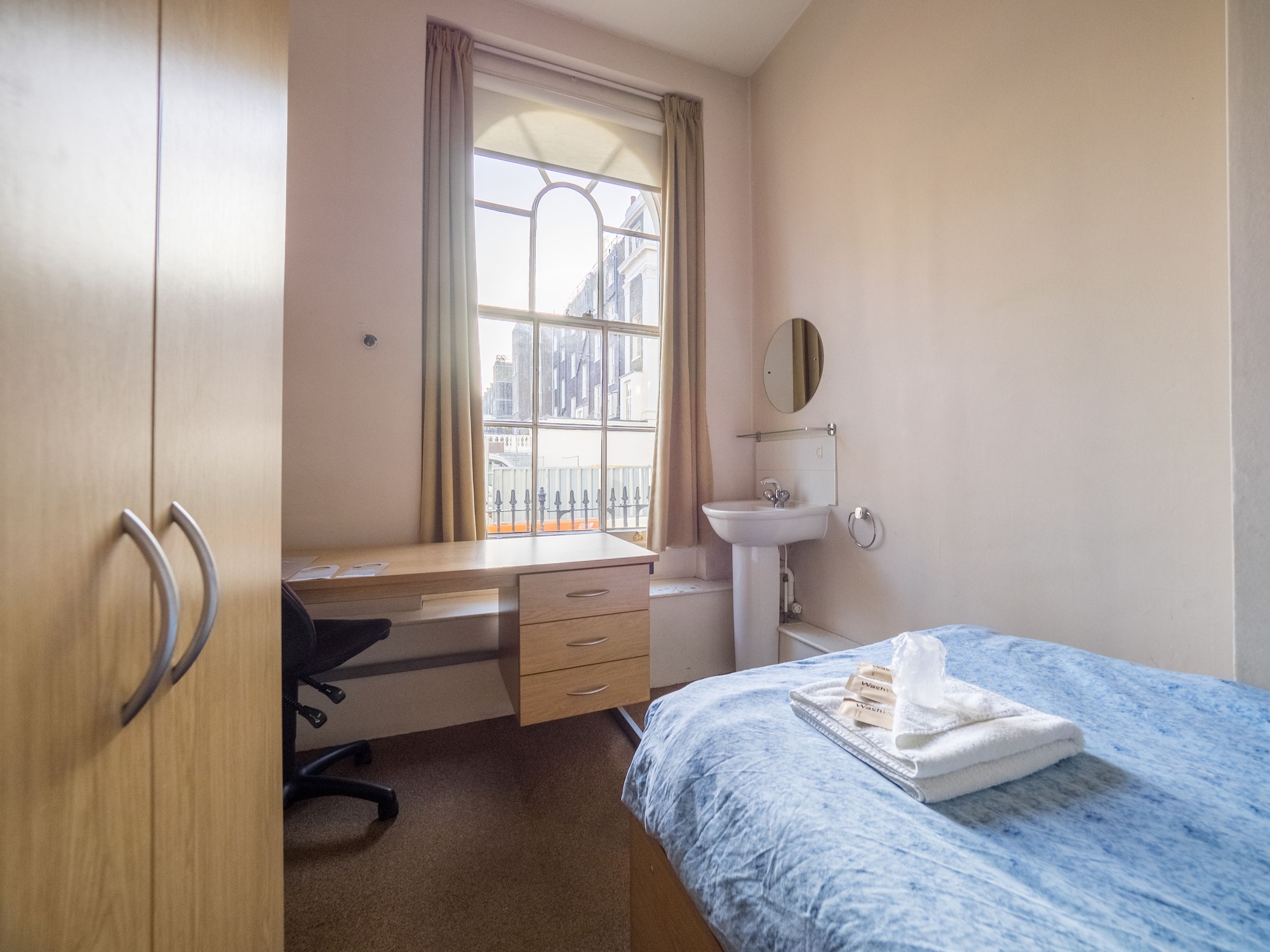 BASIC, SINGLE, SINGLE BED, SHARED BATHROOM