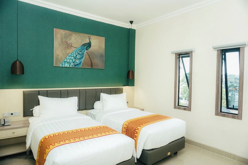 EXECUTIVE, TWIN BEDS