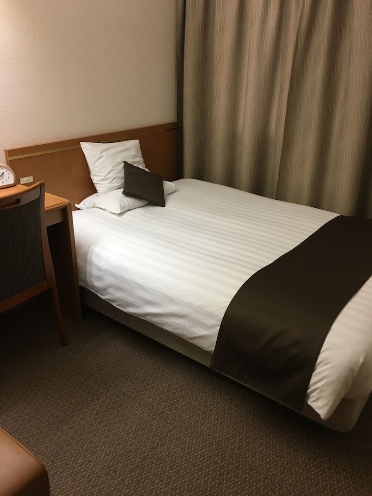 ROOM, SINGLE