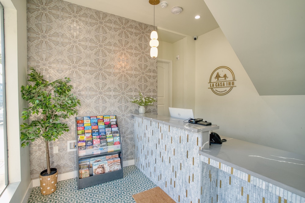 La Casa Inn 12/50