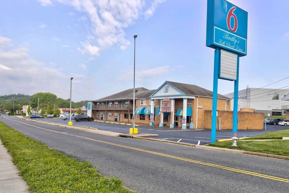 Motel6 Falls Church, VA - Arlington Boulevard thumb 2