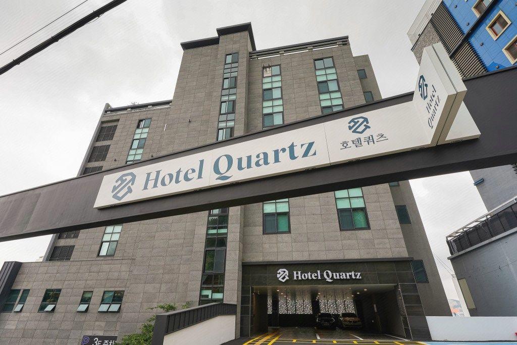 Hotel Quatz 10/80