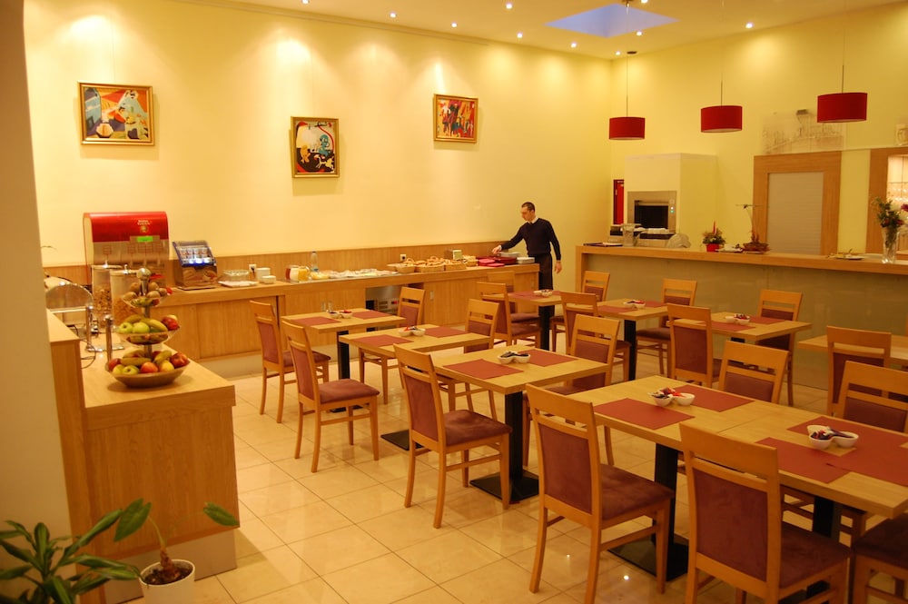 restaurant cafeteria