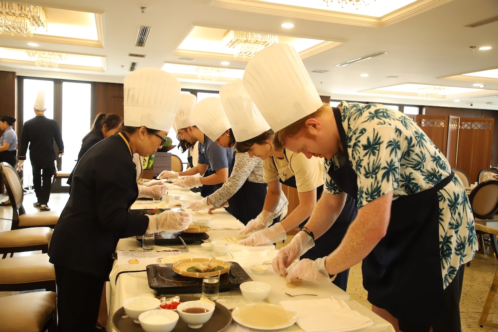 Golden Lotus Luxury Hotel Da Nang 32/50