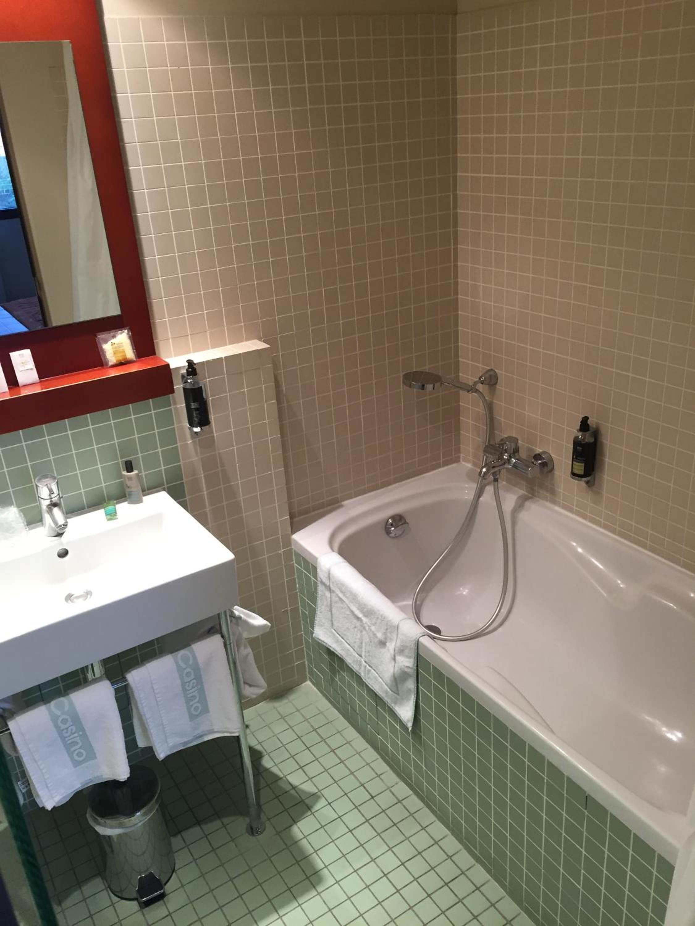 Room, Double Bed, Harbour Side 6/6