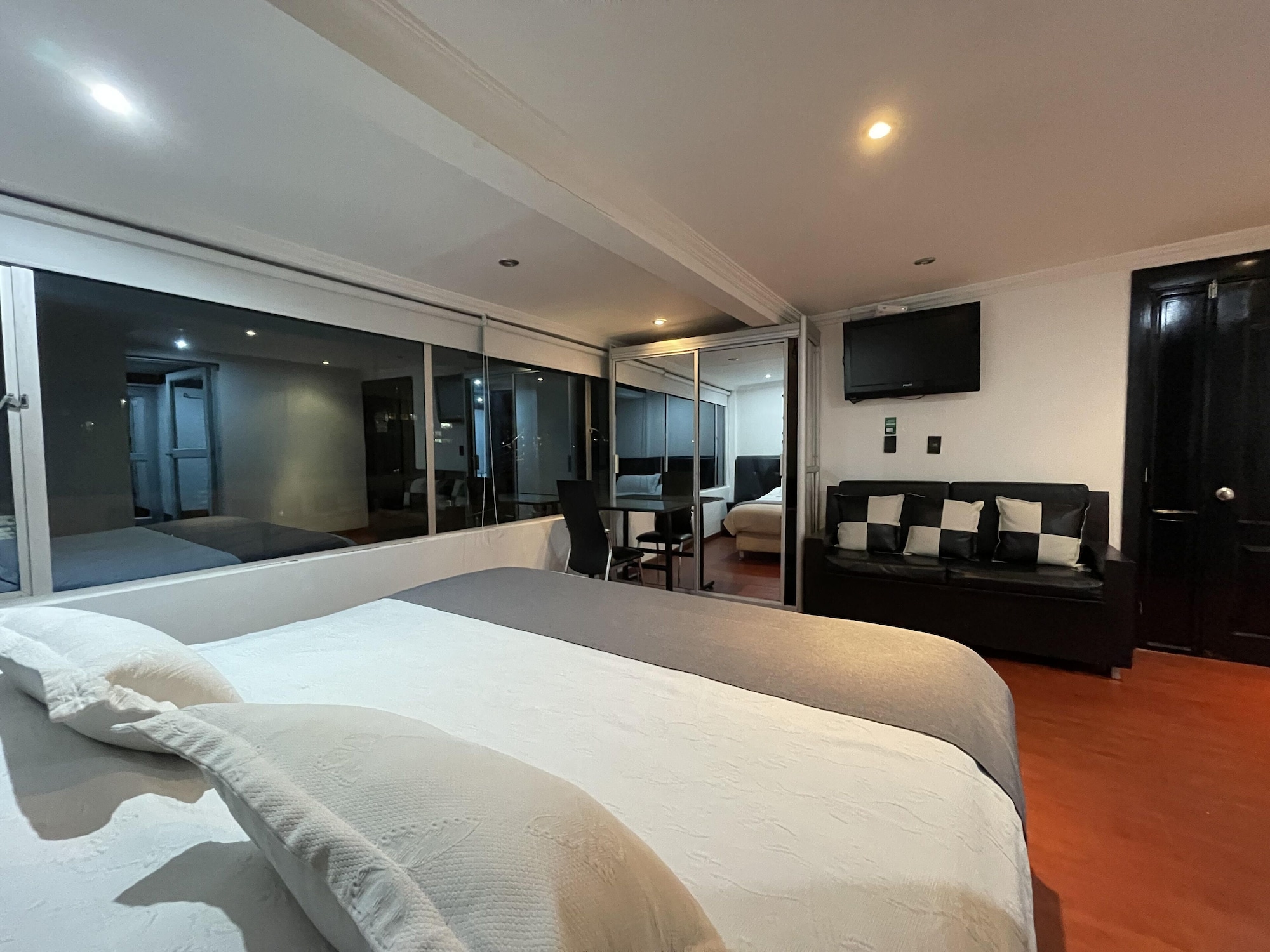STANDARD, DOUBLE BED