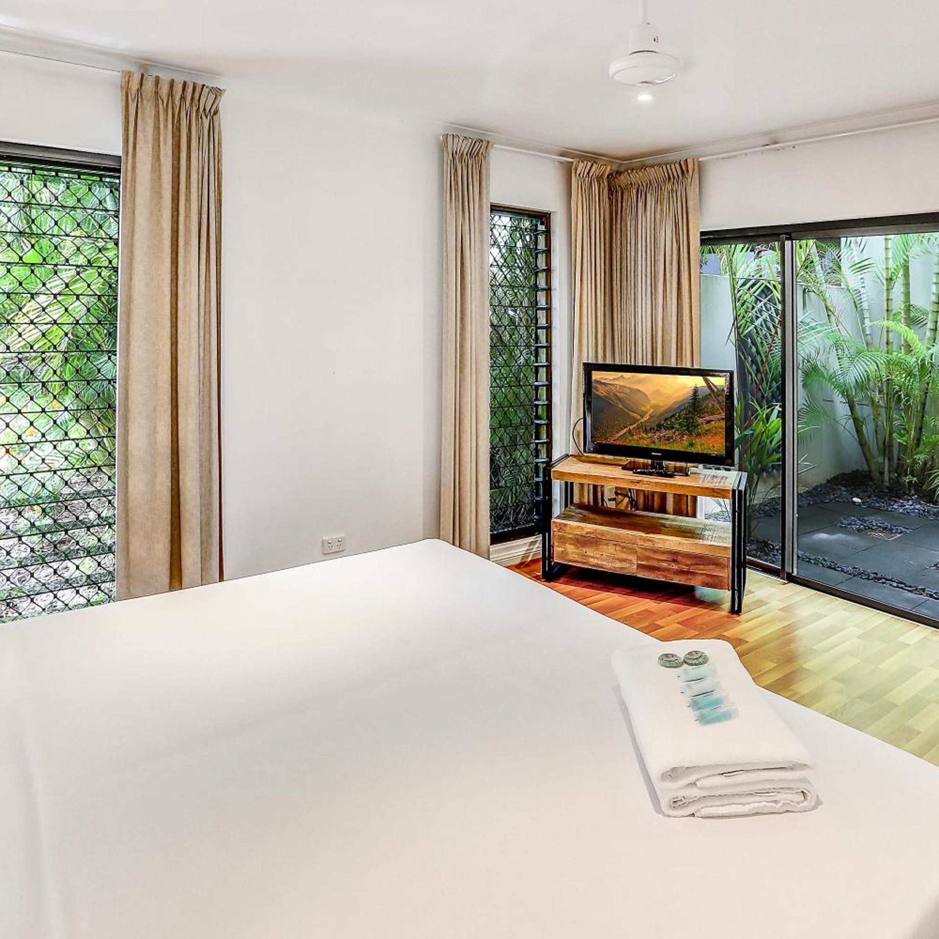 Two Bedroom Apartment، Cascade Gardens 3/5