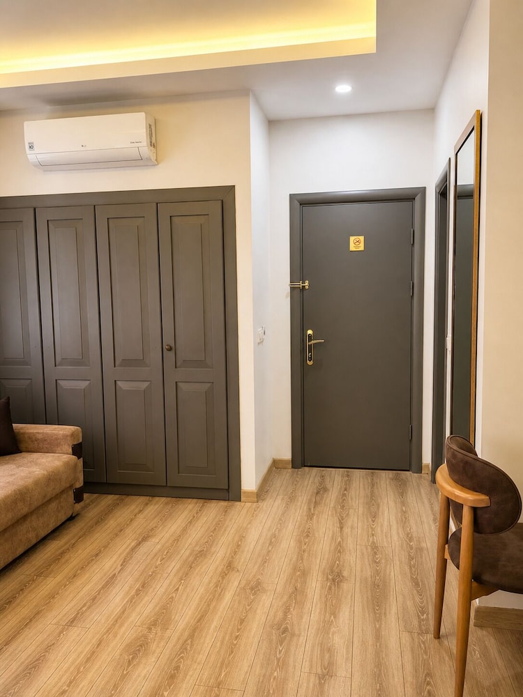 The Peraport Hotel 5/48