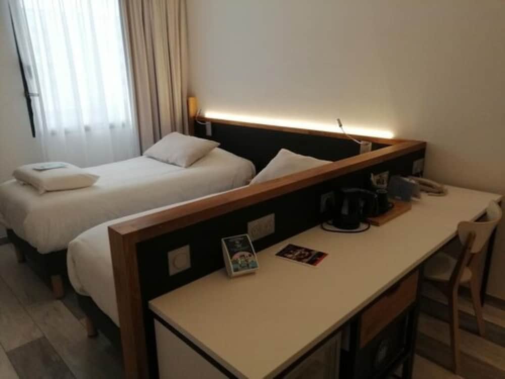 Mercure Avignon Gare TGV 67/78