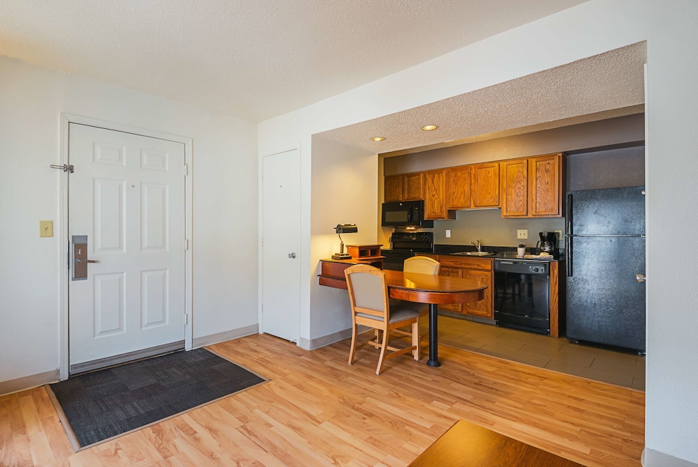 Studio 6 Extended Stay - Greensboro, NC 12/47