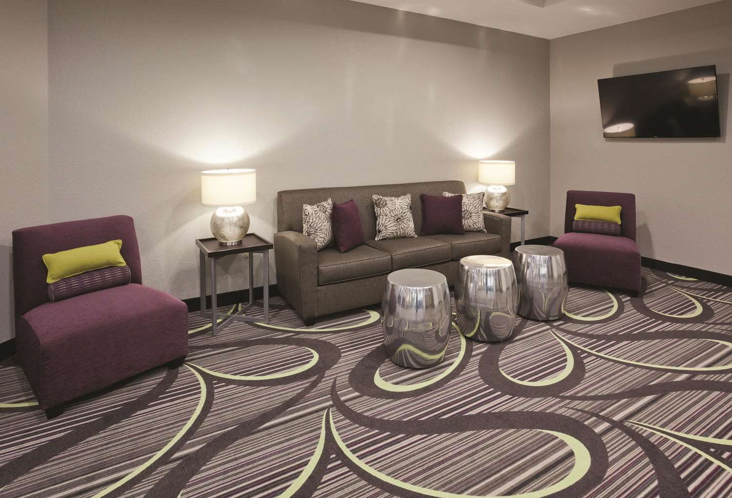 La Quinta Inn & Suites by Wyndham Minneapolis Bloomington W 28/52