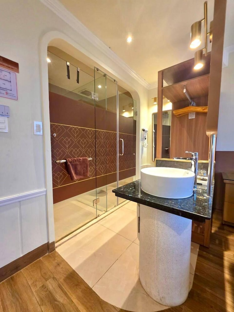 Tulip Hotel 2 20/66