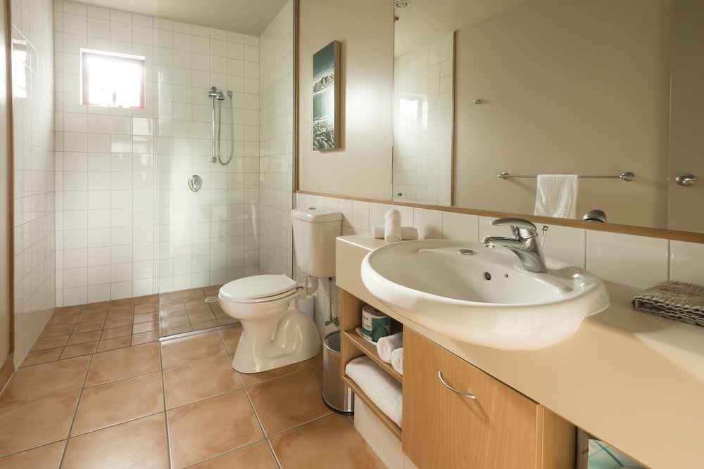 فيلا بسرير كوين وسريرين فرديين وسرير كوين بغرفتي نوم، Glenfern Villas 2/2