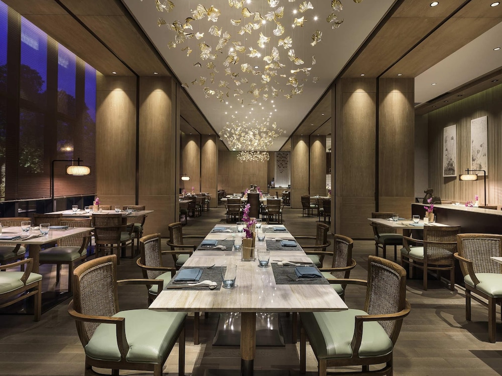 NOVOTEL SHANGHAI CLOVER 56/73