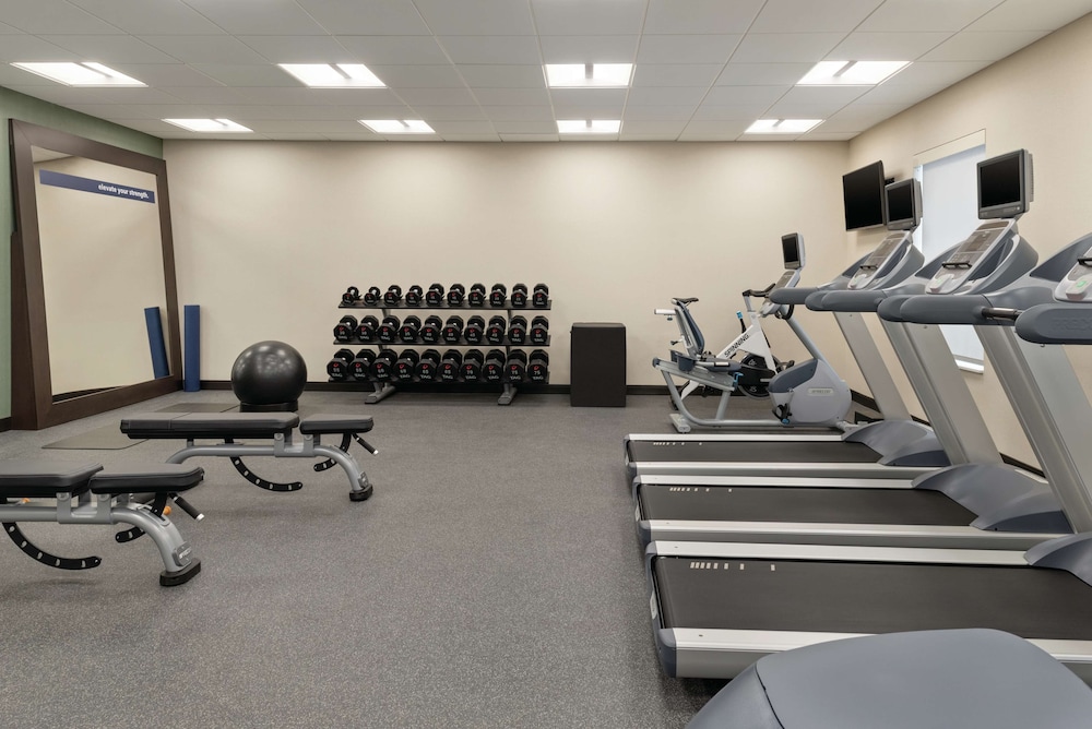 Hampton Inn Brooklyn Park, MN 18/36