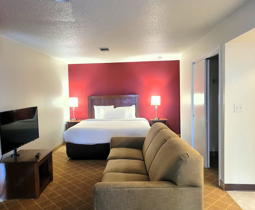 STUDIO, SUITE, KING BED