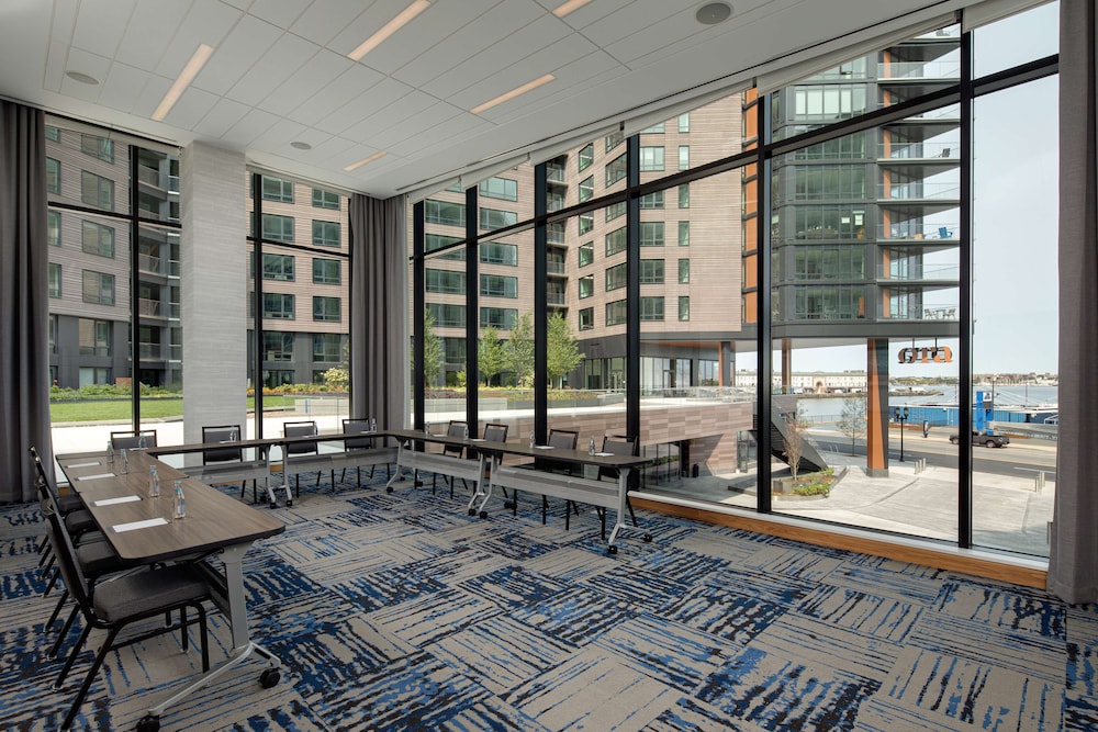 Hyatt Place Boston Seaport District 21/47