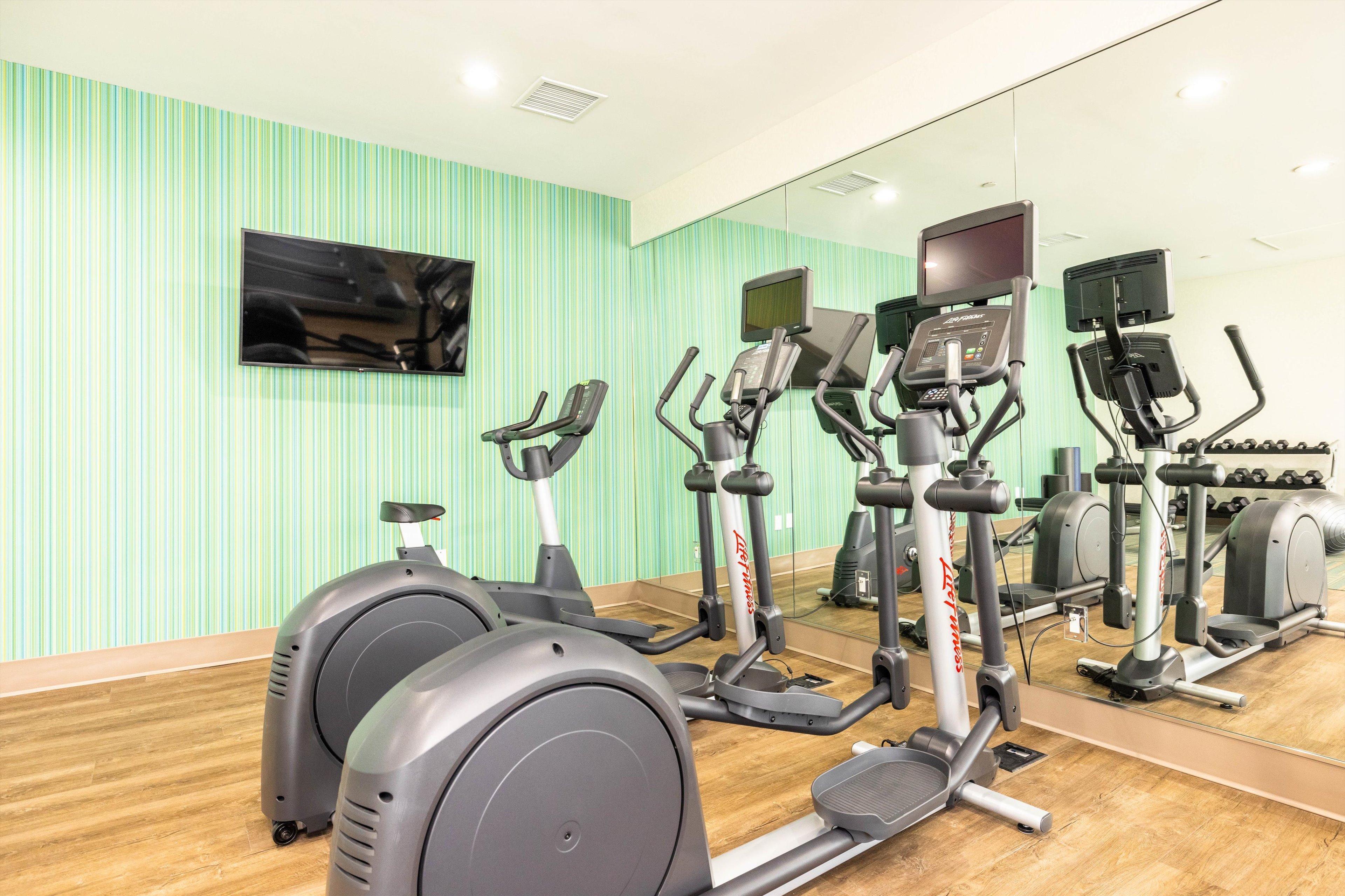 HOLIDAY INN EXPRESS AND SUITES SAN JOSE SILICON VALLEY 30/64