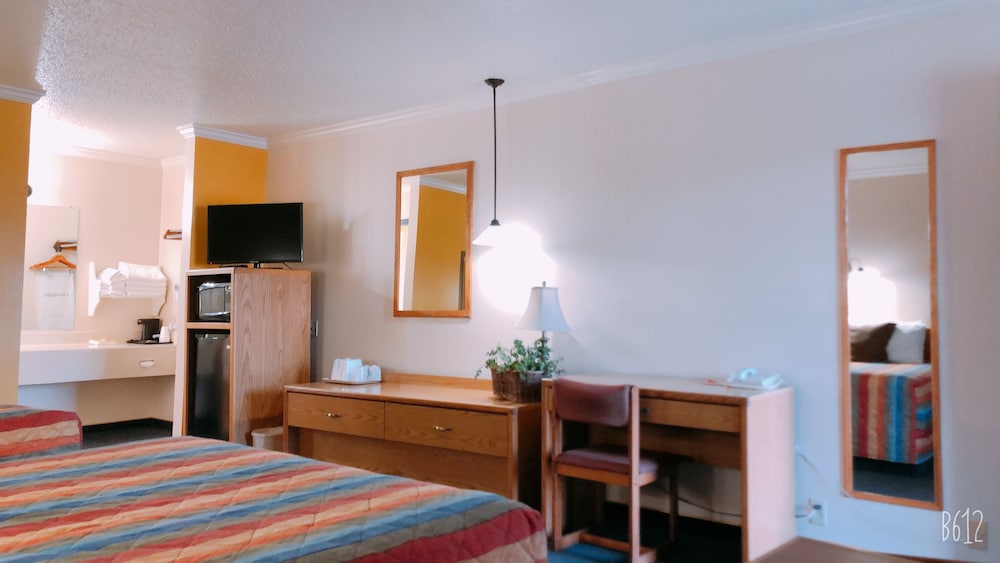 Covered Wagon Motel (ex Rodeway Inn Lusk) 22/50