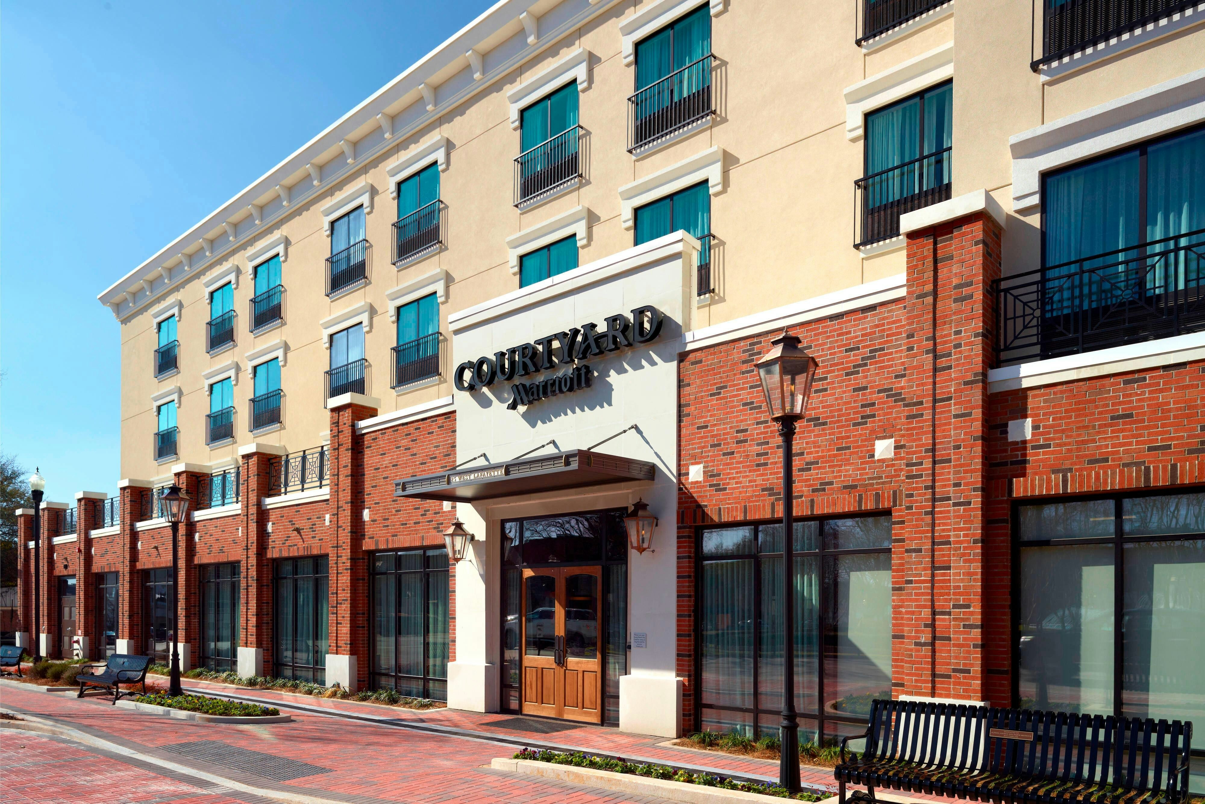 Courtyard By Marriott Lagrange 45/45