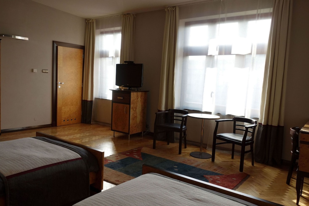 Hotel Monopol 10/42