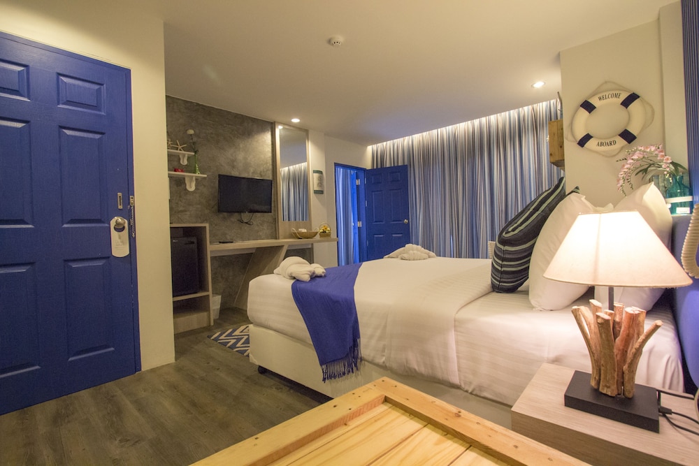 The Blue Pearl Kata Hotel 44/66