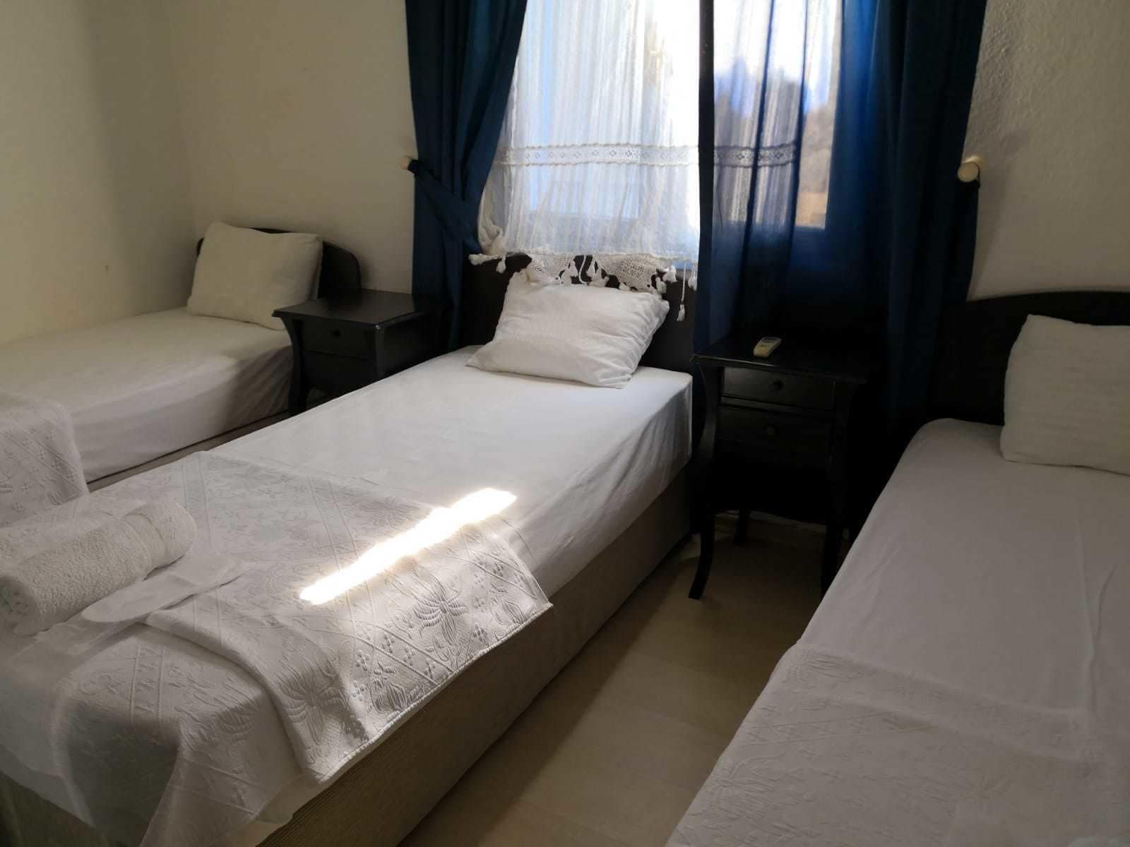 ECONOMY, TRIPLE, MULTIPLE BEDS