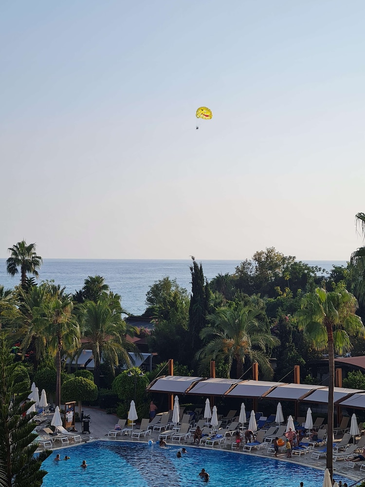 Saphir Resort Spa Hotel 44/48