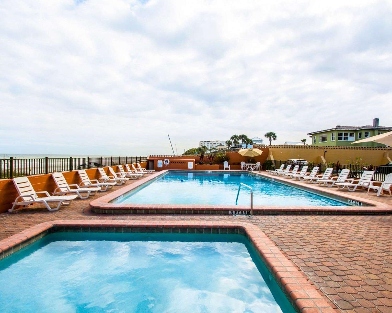 Comfort Inn & Suites Ormond Beach Oceanfront 20/25