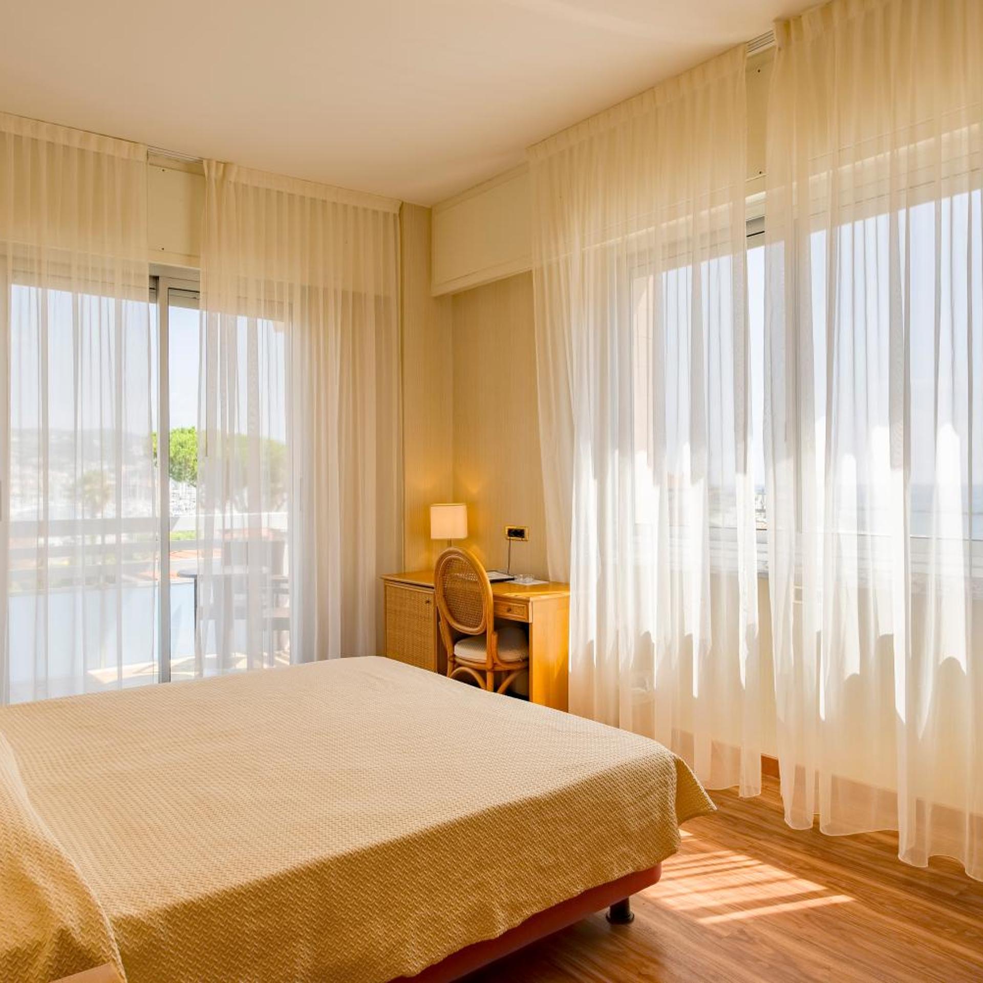 Classic, Double or Twin Bed, Lateral Side Sea View، Garden Lido 5/9
