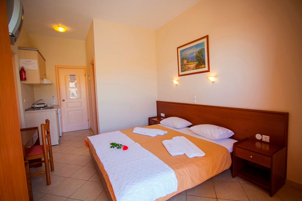 Loukas Hotel &amp; Apartments 13/50