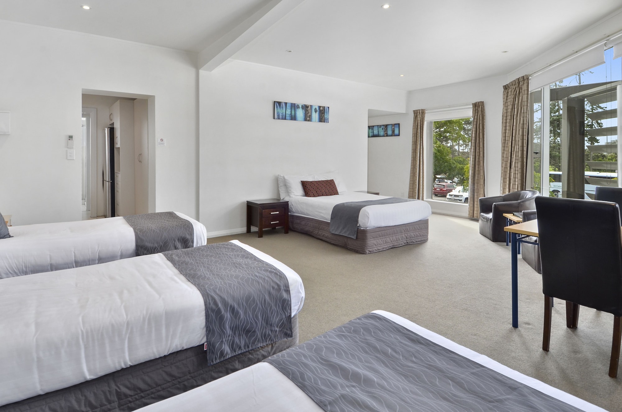 FAMILY, STUDIO, 1 DOUBLE AND 3 SINGLE BEDS