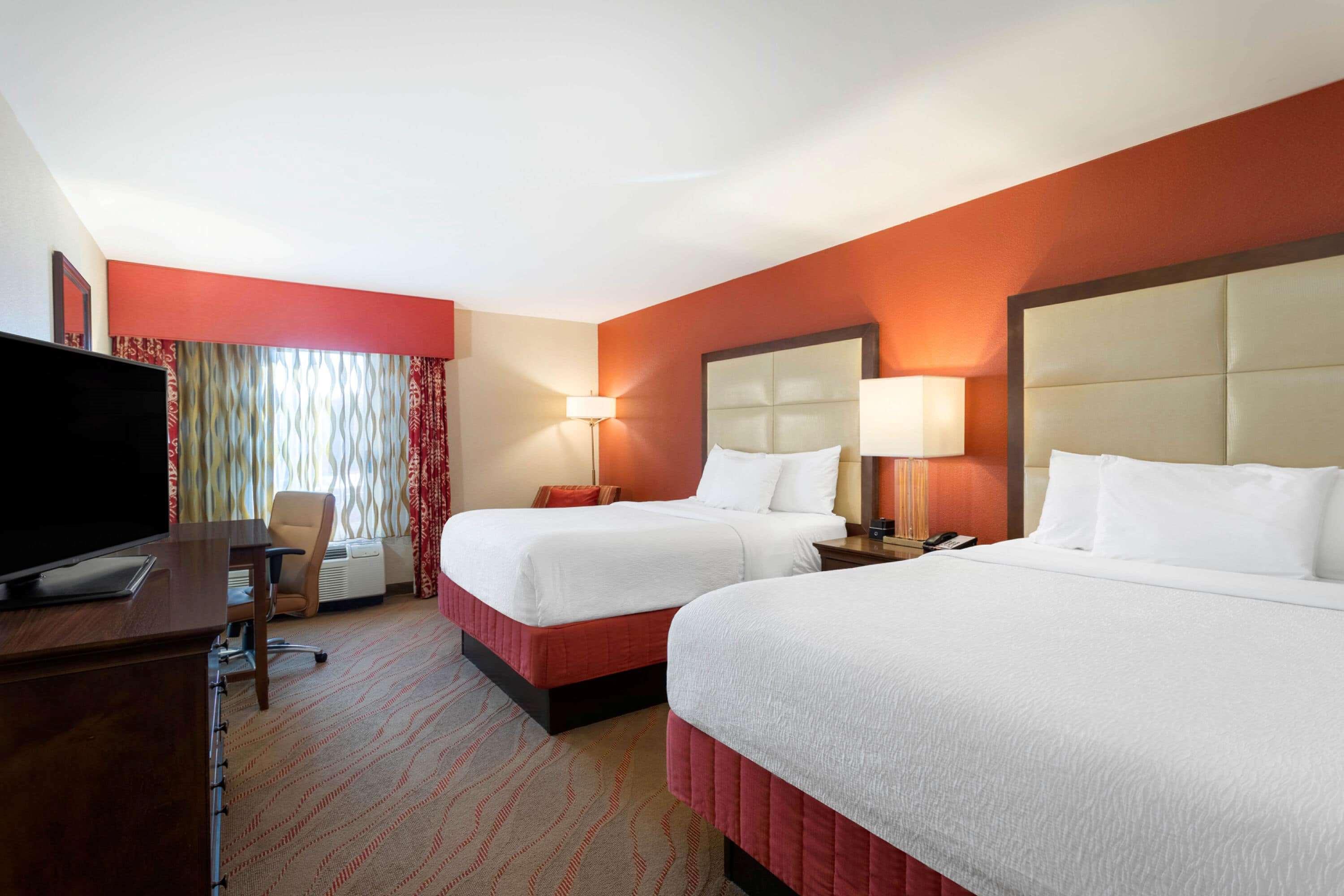 جناح عائلي ديلوكس بسرير كينج وسرير فردي، La Quinta Inn Suites Pigeon Forge 2/12