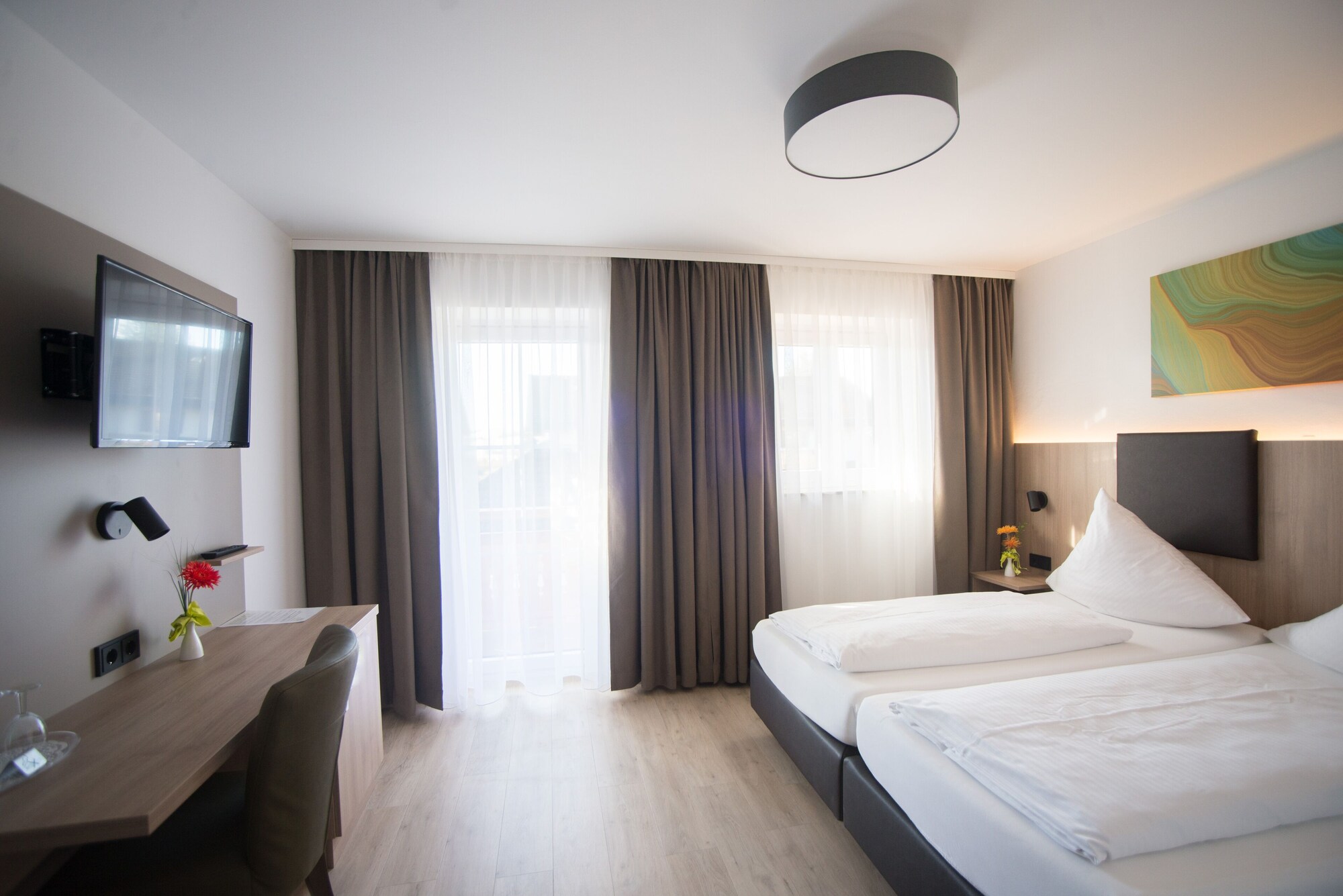 ROOM, DOUBLE BED