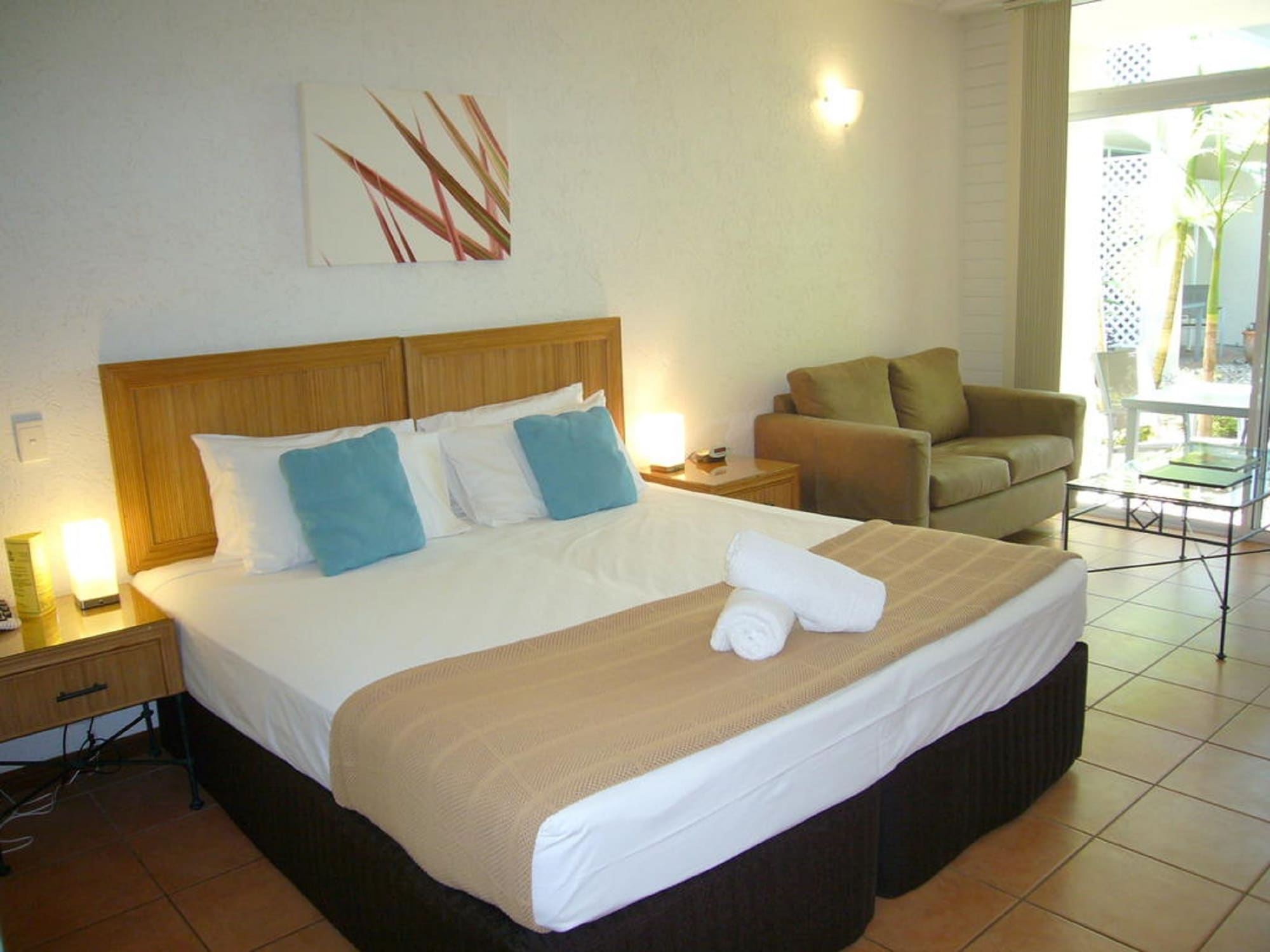 TREE, STUDIO, APARTMENT, DOUBLE BED, WITH VIEW