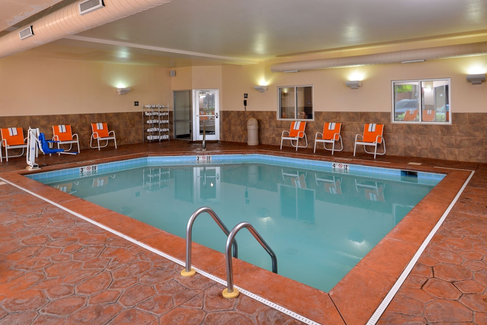 Holiday Inn Express Suites Cincinnati Mason 9/49