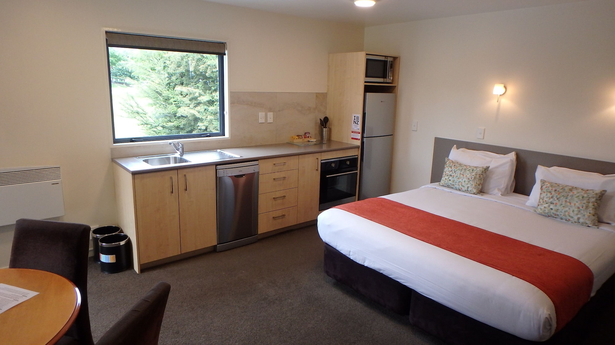 3 BEDROOMS, CONNECTING, FAMILY