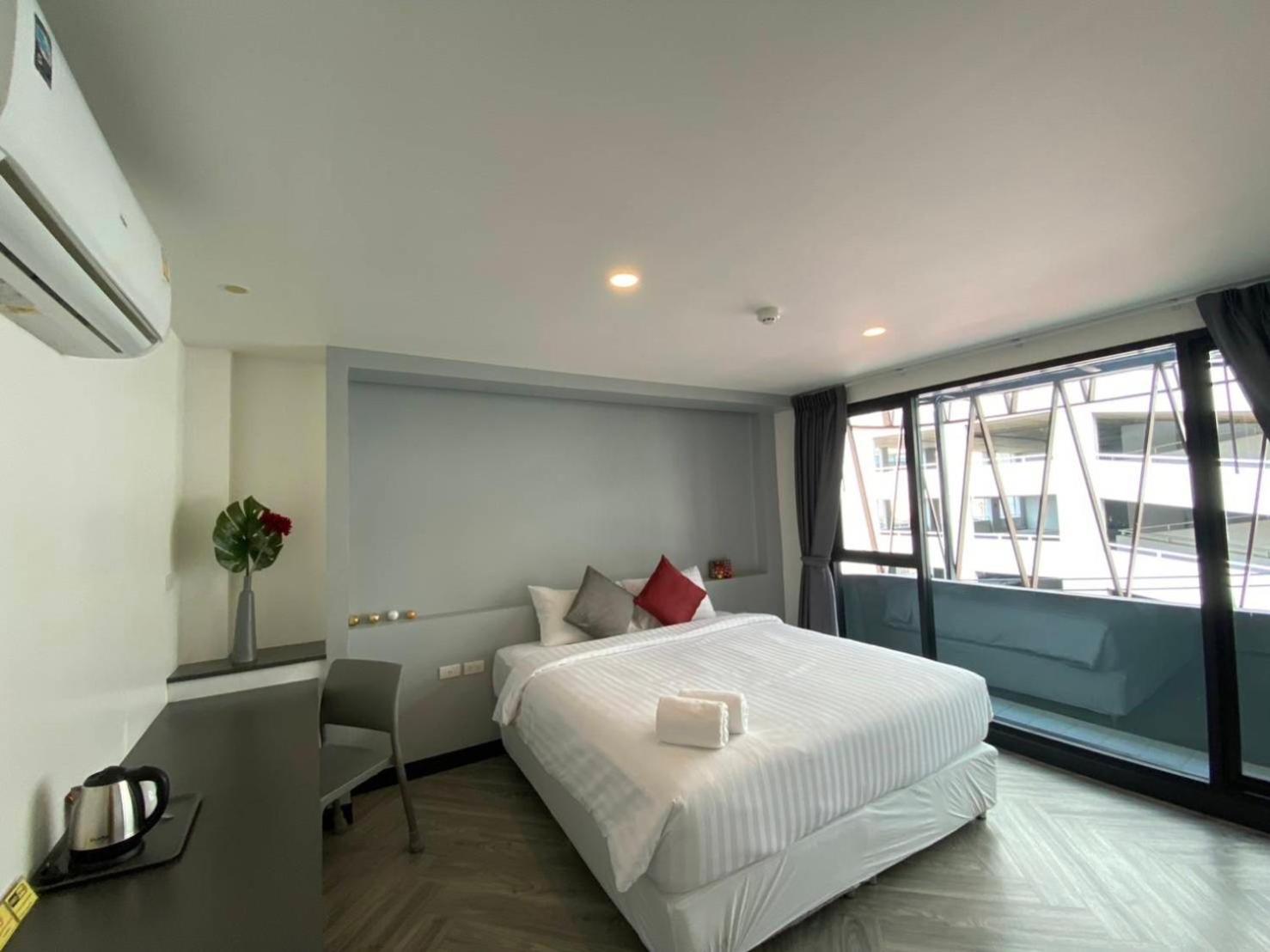 14 Sathorn Hotel 19/42