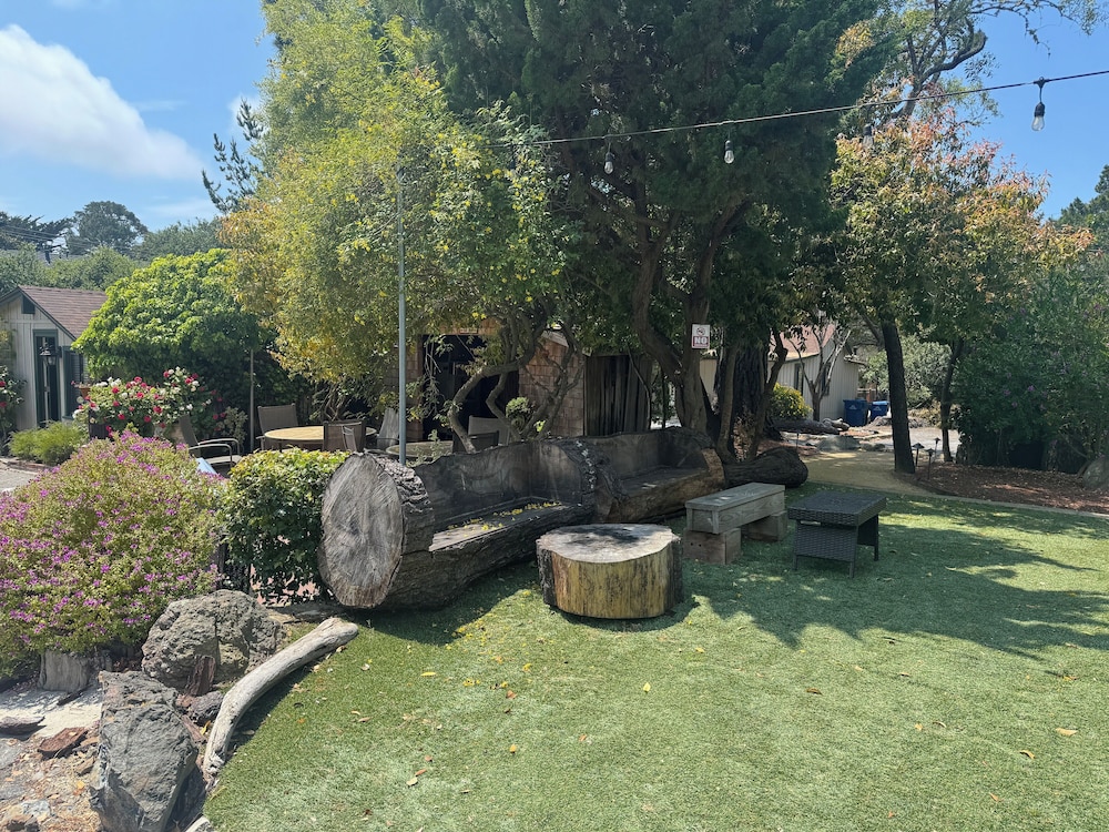 Carmel Resort Inn 66/72