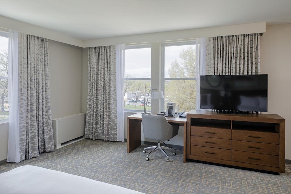Hotel Madison & Shenandoah Conference Ctr 44/46