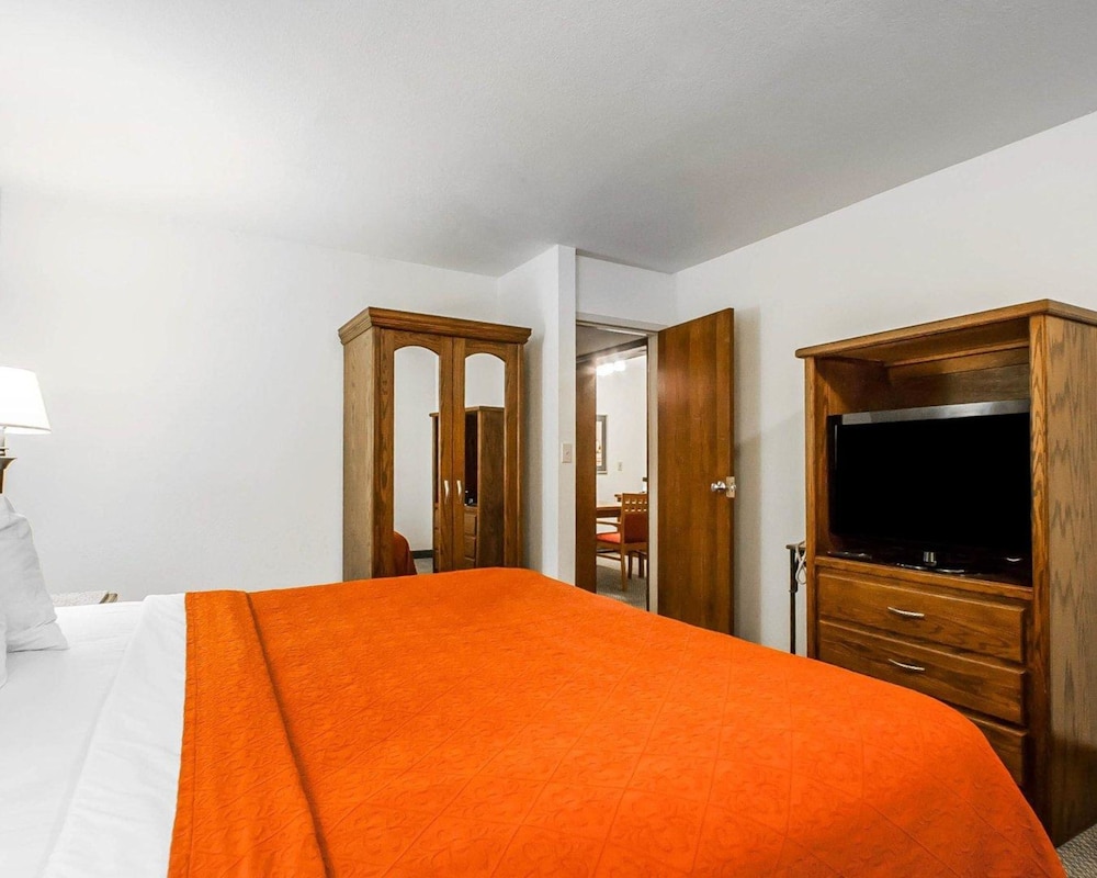 Quality Inn & Suites North Springfield MO 17/45