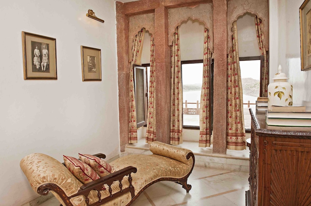 WelcomHeritage Bal Samand Lake Palace 22/47