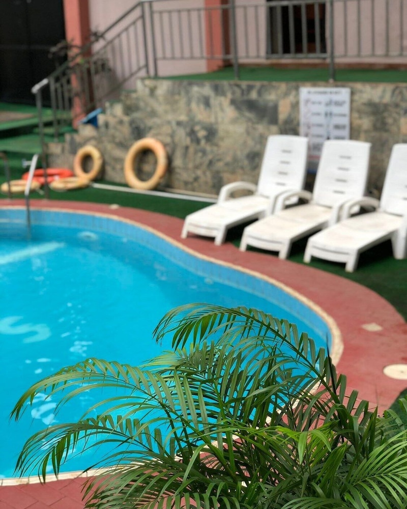 3j Apos S Hotel Ltd 63/64