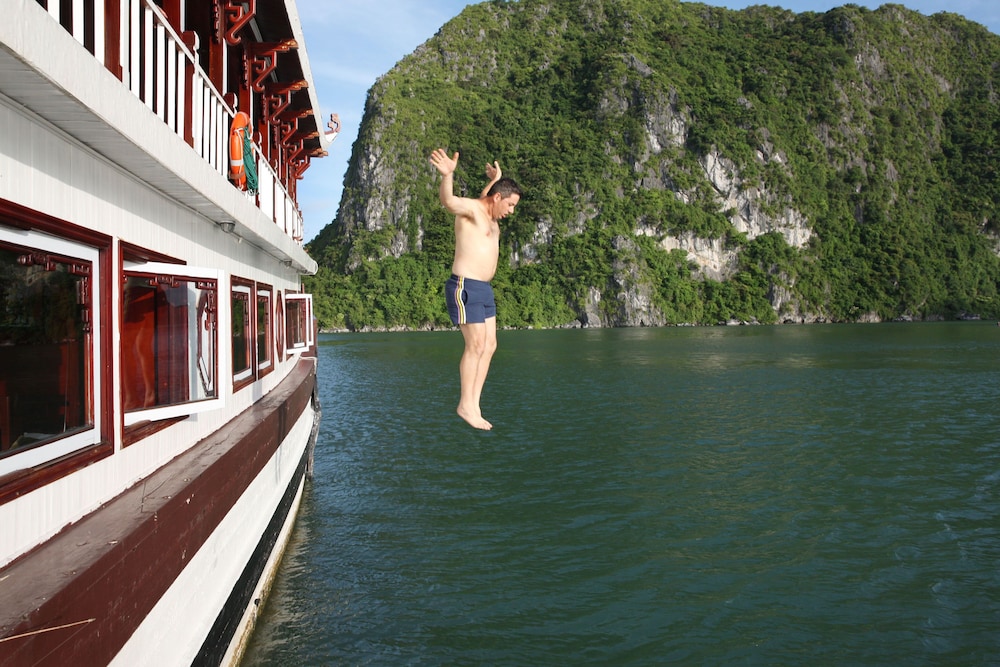 Halong Royal Palace Cruise 58/62