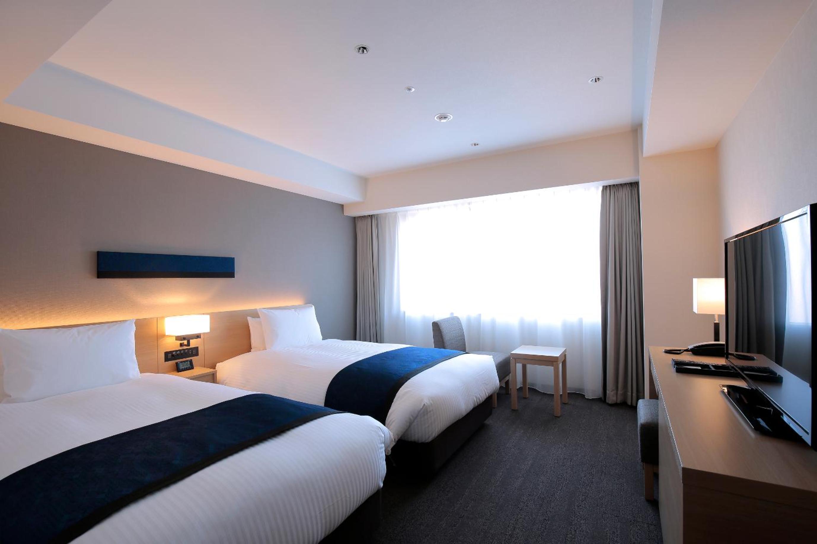 CONNECTING, SUPERIOR, TWIN BEDS