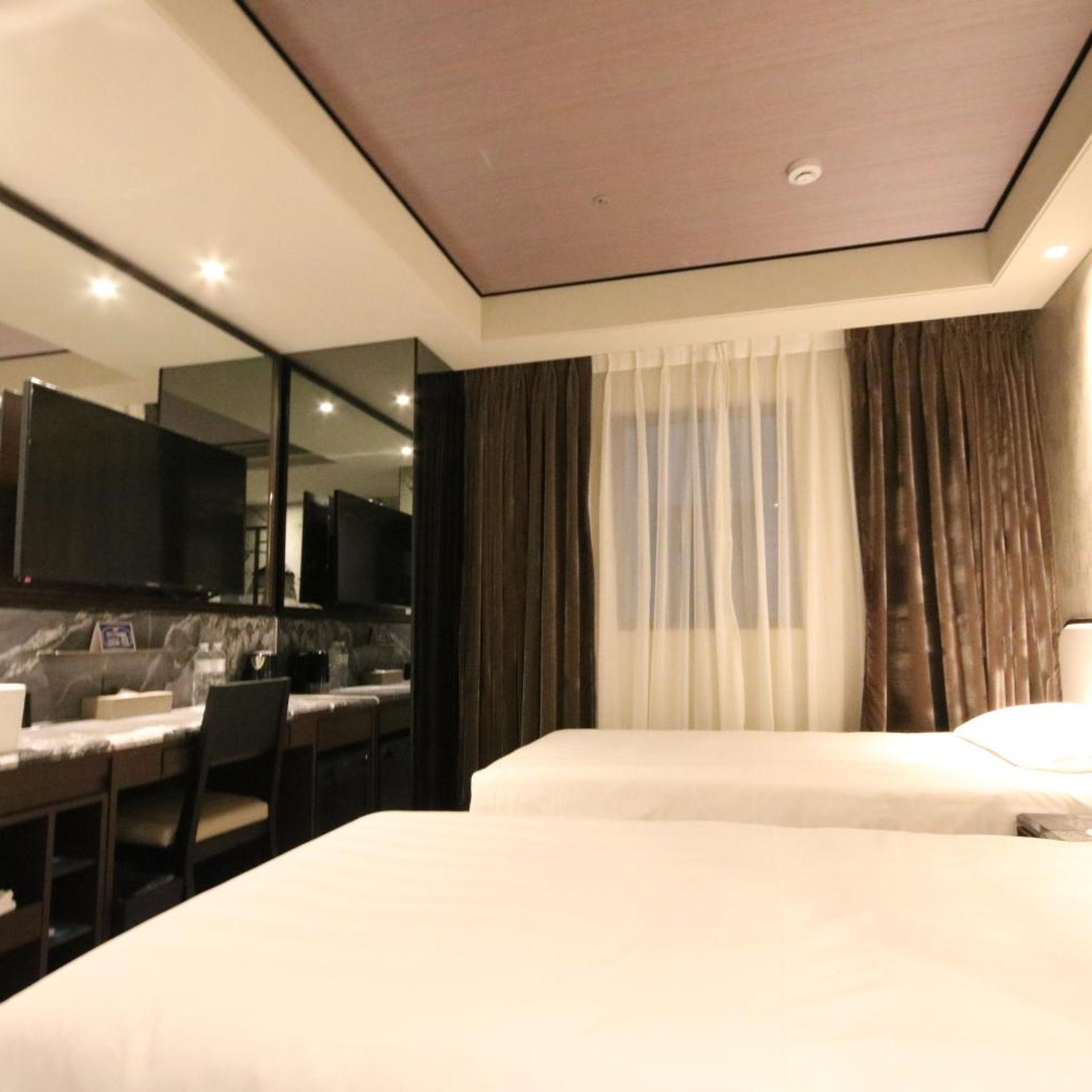 Room, Twin Beds, No Window