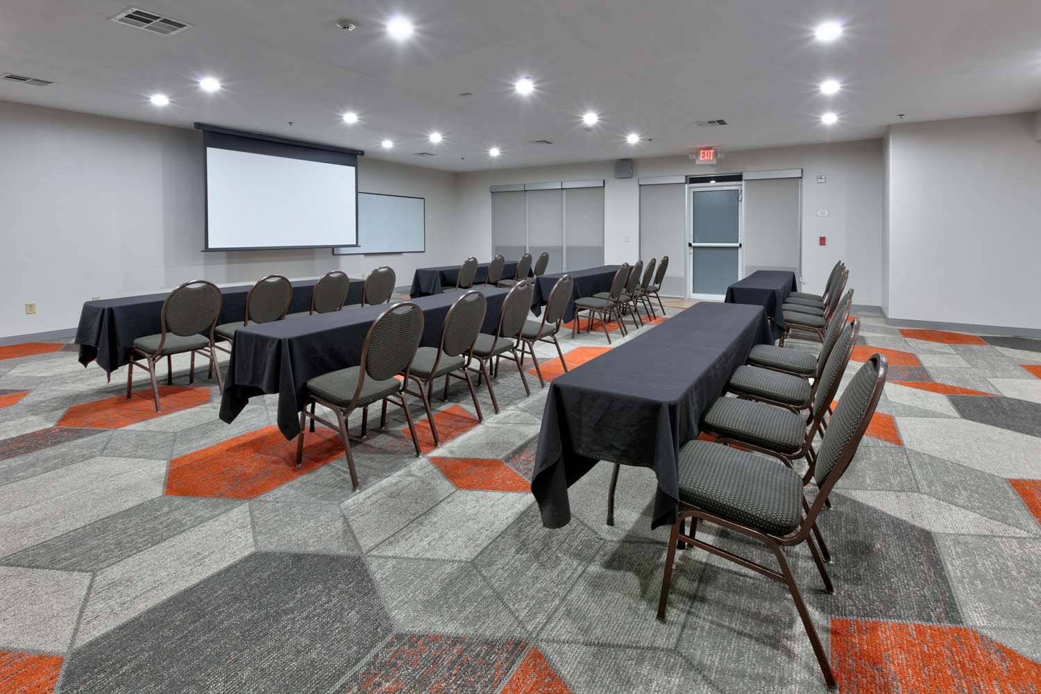 Comfort Suites Arlington - Entertainment District, TX 31/33